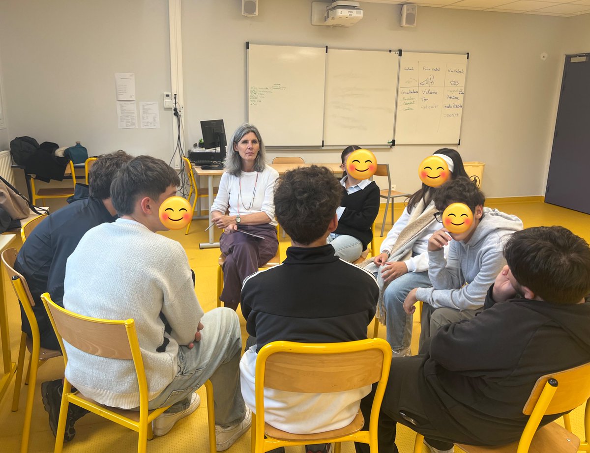 FerryVichy's tweet photo. #SEDI2024 
Une trentaine d’élèves de 3ème ont participé ce jour au programme #orientation #Givemefive proposé par @VINCI 
Présentation des métiers de manière ludique et interactive à travers la création d’une entreprise par groupe 
@DSDEN_03 @acclermont @BenmiloudKarim @YAPLUSK https://t.co/PeCqAsN5F2