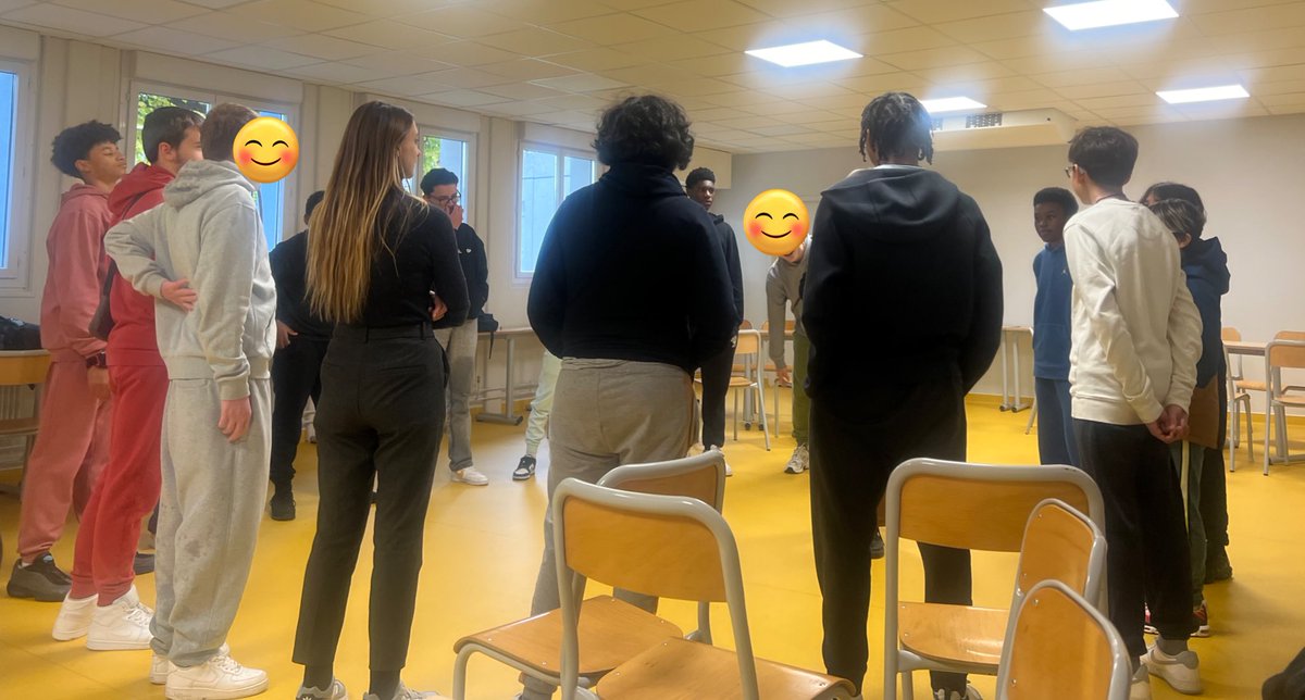 FerryVichy's tweet photo. #SEDI2024 
Une trentaine d’élèves de 3ème ont participé ce jour au programme #orientation #Givemefive proposé par @VINCI 
Présentation des métiers de manière ludique et interactive à travers la création d’une entreprise par groupe 
@DSDEN_03 @acclermont @BenmiloudKarim @YAPLUSK https://t.co/PeCqAsN5F2