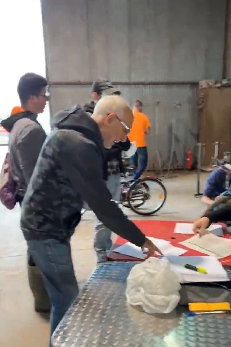 🔎  Este jueves, #BicisContraElLodo en Albal y Catarroja.

🤙  <a href="/DOYOUBIKE/">DOYOUBIKE</a>, <a href="/Vuelta_d_Tuerca/">Vuelta de Tuerca</a> y <a href="/dualcillo/">Juan Dual</a> siguen supervisando un proceso que ha recibido más de dos millares de peticiones.

🔛 El olímpico <a href="/colomacarlos/">carlos coloma</a> ha viajado hasta la zona para transportar más bicis donadas.