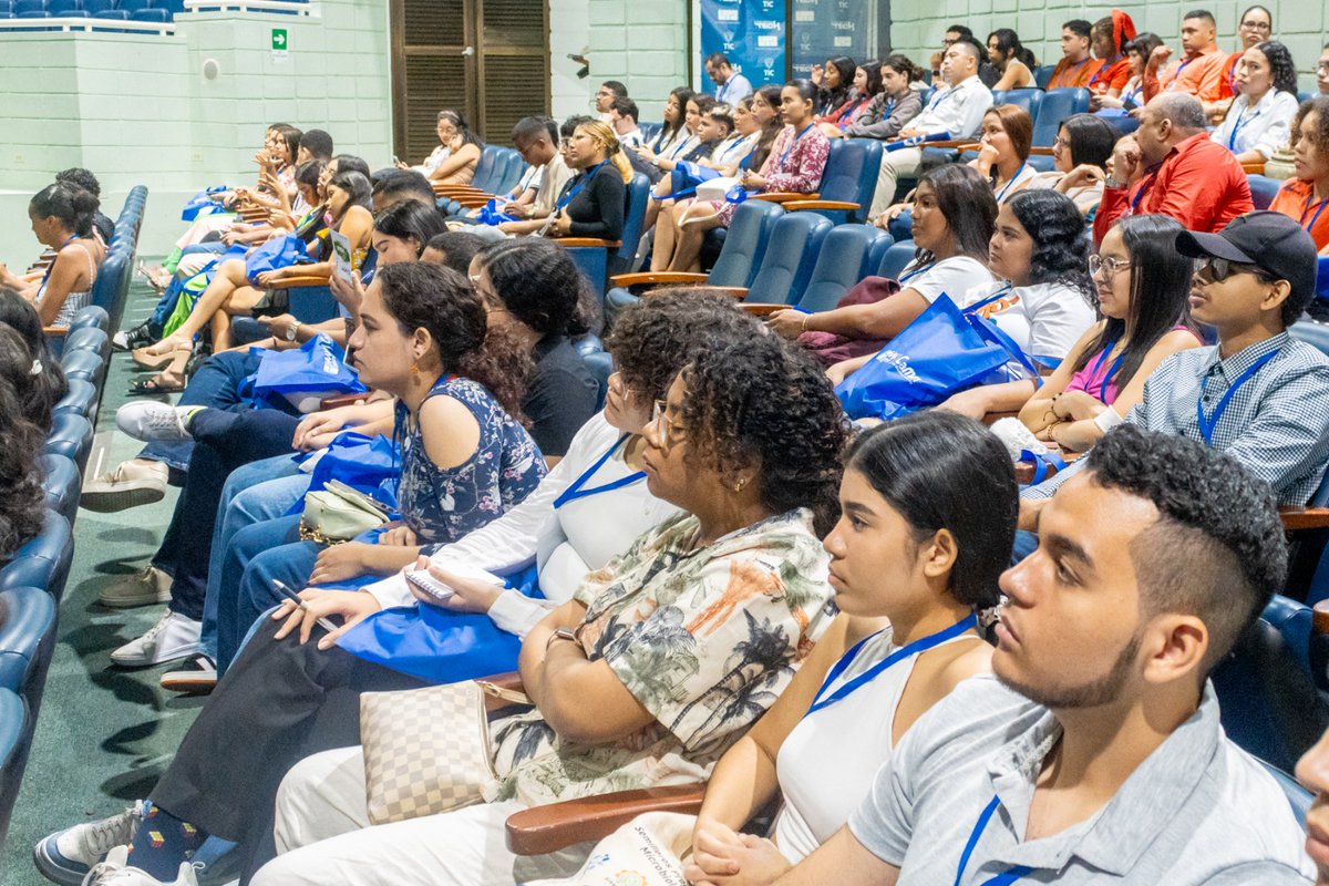 CaRo3551's tweet image. Durante siete años, el CaMM🇨🇴 se ha consolidado como el punto de encuentro de investigadores jóvenes que buscan explorar los avances en microbiología🔬🦠.
Continuaremos trabajando para visibilizar en 🇨🇴 la importancia de la microbiología 🦠💙

#CaMM2025
#CienciaParaTodos