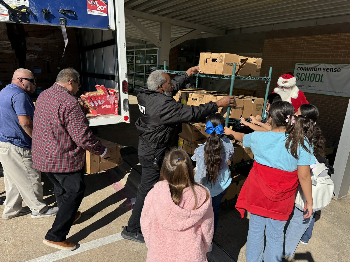 SHP would like to give a huge THANK YOU to Mr. Joe and Round 1 Boxing for donating 25 turkeys to our SHP family. We are so grateful to our community leaders around us.  

#SHPisthePlacetoBEE #OneFWISD