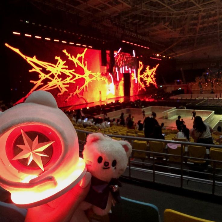 aerihwng's tweet photo. abro hilo de merch (obviamente no oficial) de skz que voy encontrando en shein para que no vayamos con las manos vacías al concierto! https://t.co/DCyrushJY5