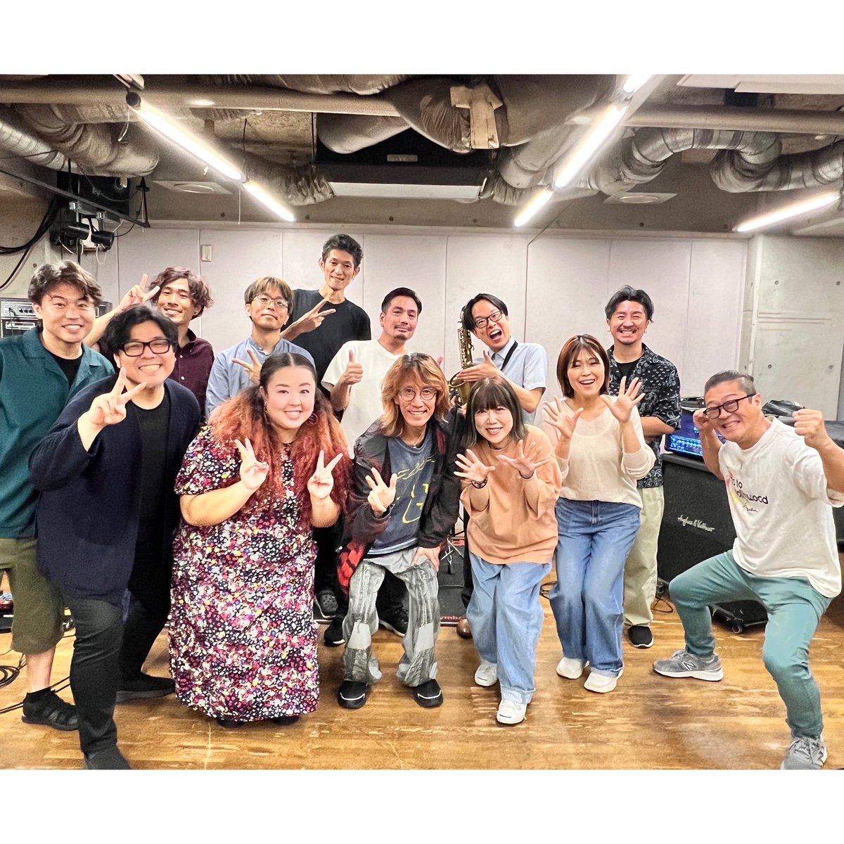 teamsurp's tweet photo. 【まだまだチケット販売中🎫✨】

出演者総勢100名以上🔥

スペシャルゲストに私たちの師匠 #角松敏生 さんをお迎えしてお届けします！

1部はTEAM SURPRISEのみ
2部は角松さんとたっぷり歌います

紙飛行機のご準備忘れずにお越し下さい✈️

⬛︎HPや各プレイガイド情報は👉
https://t.co/okp9eSqtwc https://t.co/BM0wUq56qX