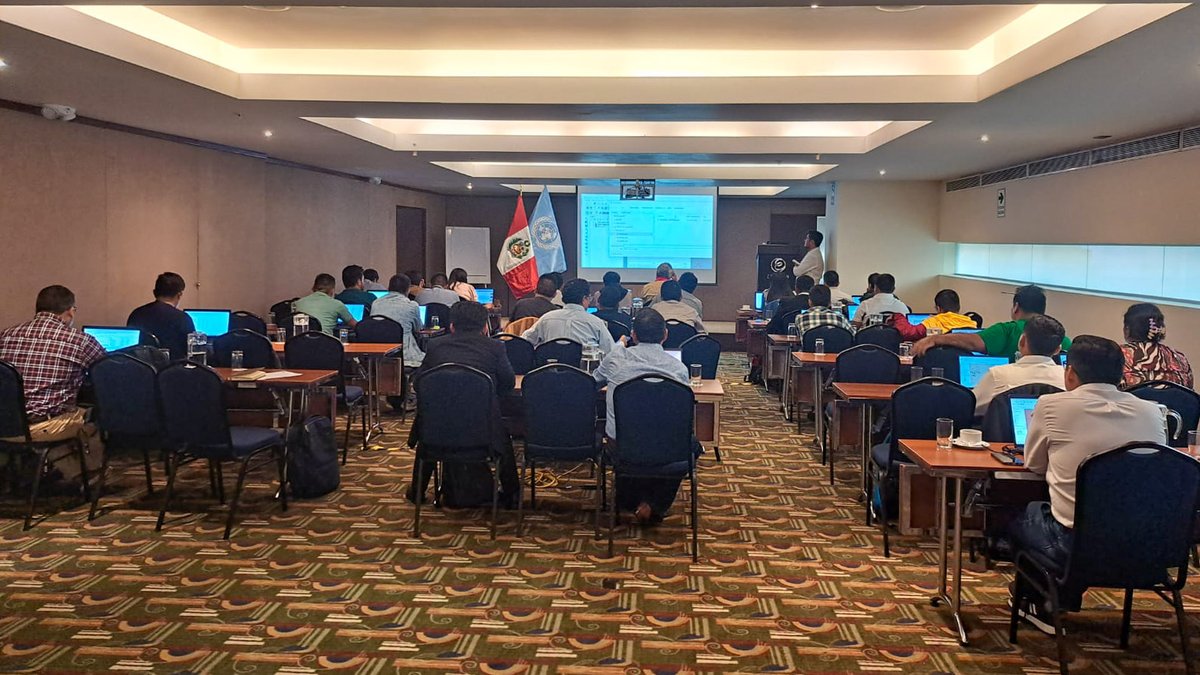 UNODC_PERU's tweet image. A través del proyecto #SIMCI, capacitamos al Estado en herramientas #SIG con software libre para analizar datos georreferenciados y diseñar indicadores clave. Este esfuerzo contribuye a evaluar intervenciones, optimizar estrategias y tomar decisiones basadas en evidencia.💻🌍