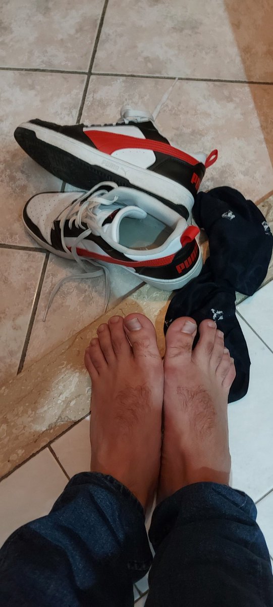 Piedi? Calzini? Scarpe? Cosa preferite di più cagne? Vi assicuro che ne vale la pena per tutti e 3, sono belli aromatizzati😜.
Venite a fare il vostro dovere da froci schiavi leccapiedi
<a href="/masteritaliani/">Masters Italiani 🇮🇹🦶🏻🐷</a> <a href="/findominfluence/">The Findom Influencer</a> 
#piedi #scarpe #calzini #sudati #master #italian #moneyslave