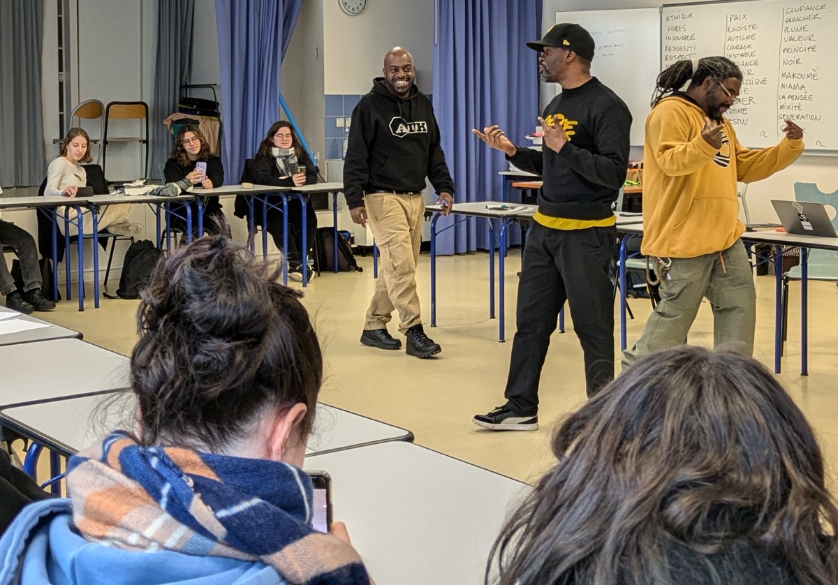 CDIGauguin45's tweet photo. 📢L'académie du hip-hop est dans la place ! Grödash, Gyver Hypman et Le K.Fear du collectif La Brigade entraînent les terminales bac pro animation dans leur sillage. A eux de s'affirmer et de faire entendre leur voix. Mathieu Egouy supervise💪 #PEAC https://t.co/ShrNdX5pBt