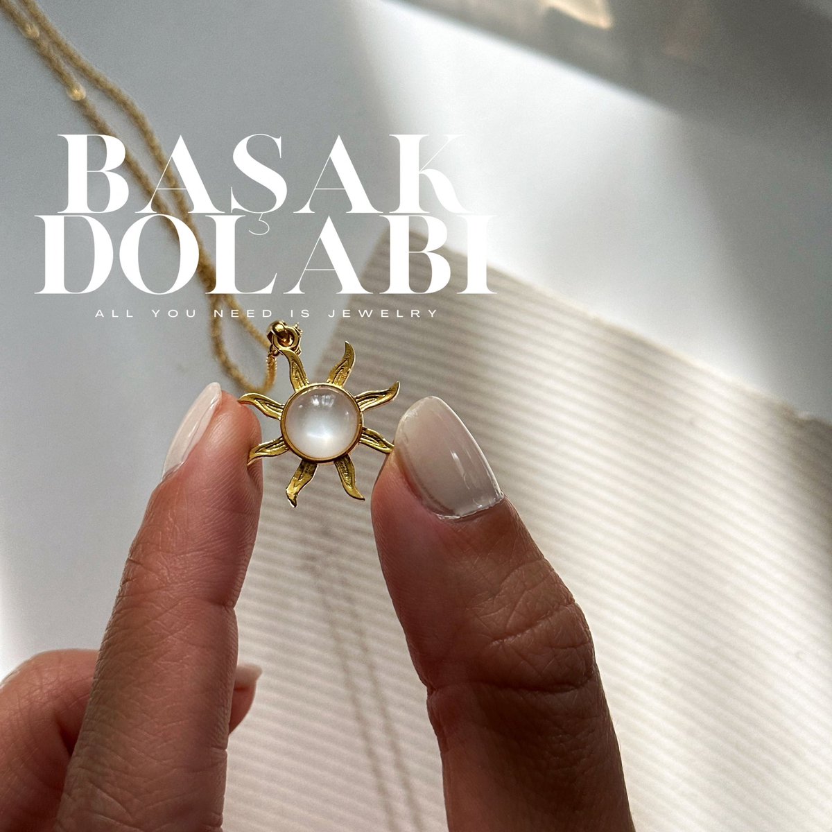 Güneş gibi ışıldayan tüm sevdiklerinize☀️❤️ 

Harf Detaylı Güneş Kolye ücretsiz kargo ile basakdolabi.com’da ☀️