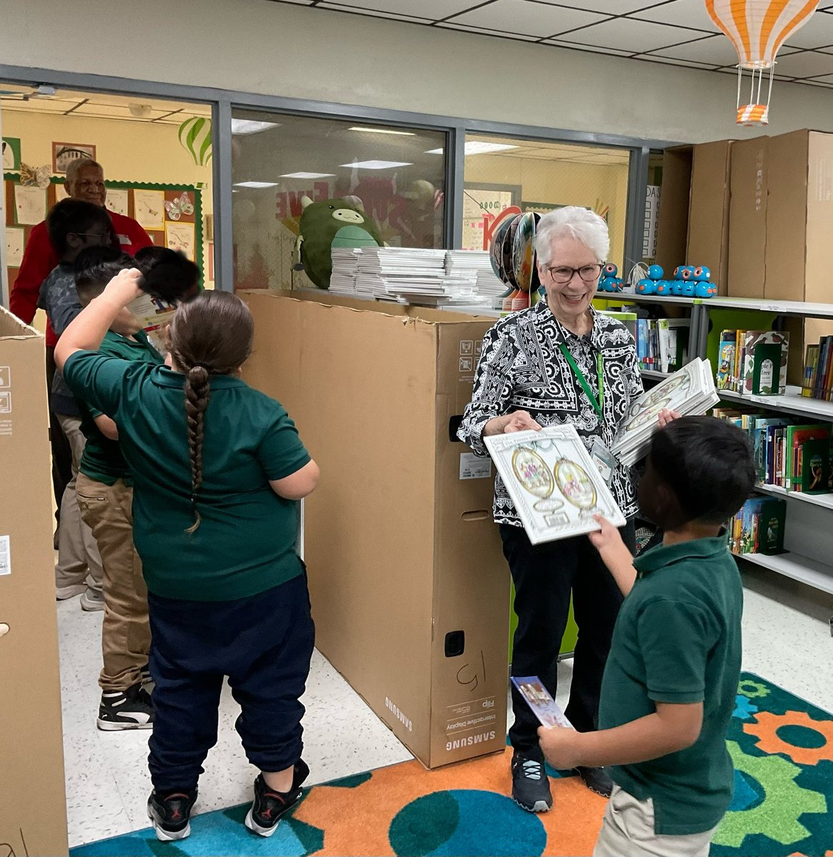 DISD_Libraries's tweet photo. Thank you @dallasschools Retired Teachers for the book giveaway @Hogg_Library today. Former Hogg Librarian Mrs. Knoll shared that if you do what you’re good at, you can catch the “golden snitch” of life!  She even connected w/ a former colleague. 
@Dallasacademics @DISDLibrarian #ReadMoreBooks