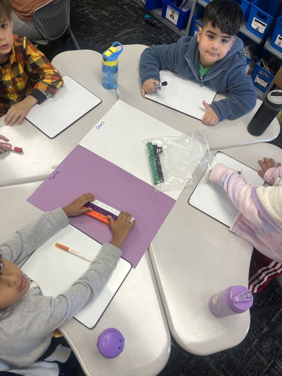 TippsElementary's tweet image. 🔢✨ Using concrete objects to represent numbers in different ways! 🧩📚 ➡️ Boosts understanding &amp;amp; makes math fun! 🎉 #MathMagic #HandsOnLearning @CyFairISD  📐✏️