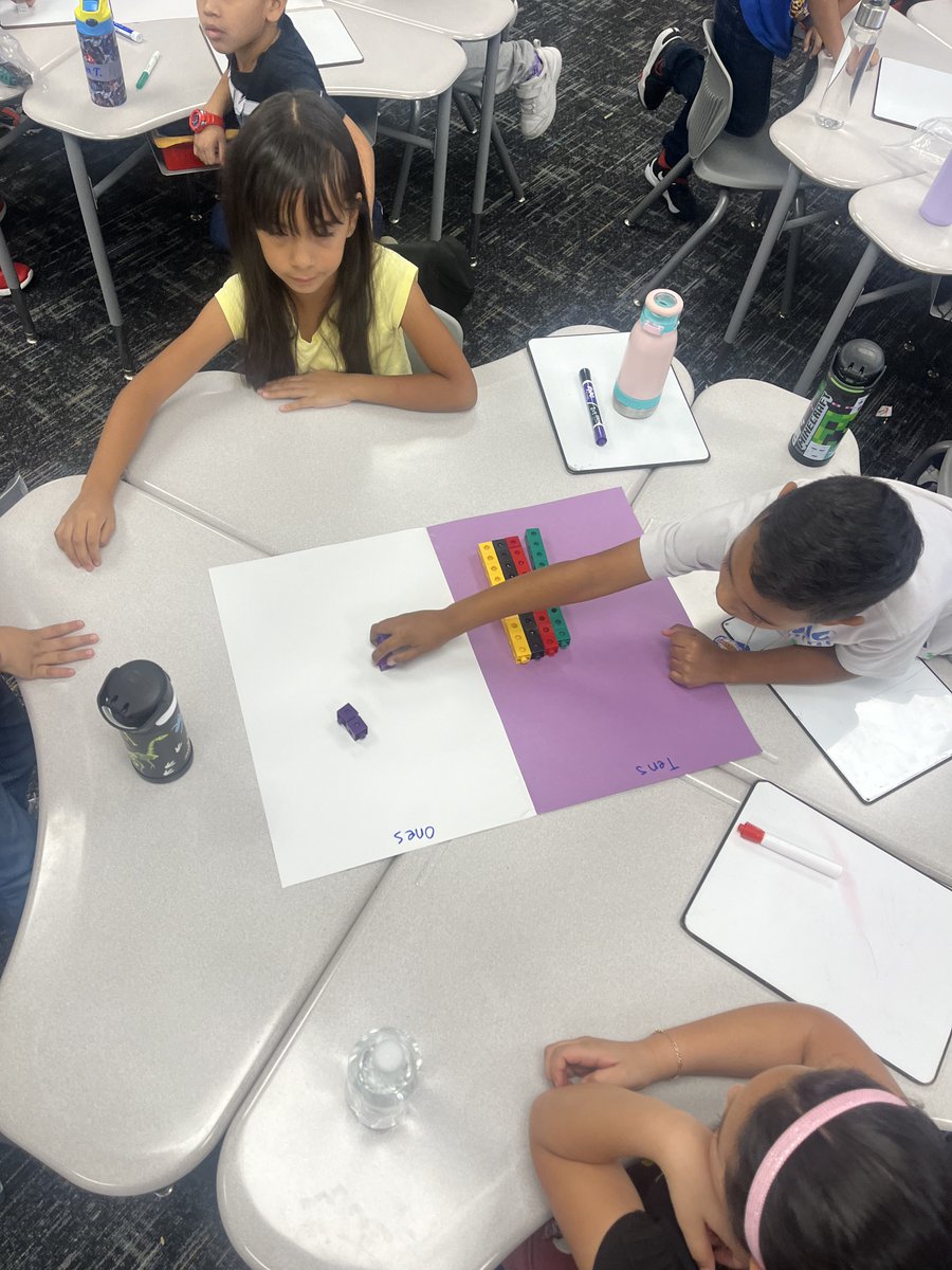 TippsElementary's tweet image. 🔢✨ Using concrete objects to represent numbers in different ways! 🧩📚 ➡️ Boosts understanding &amp;amp; makes math fun! 🎉 #MathMagic #HandsOnLearning @CyFairISD  📐✏️