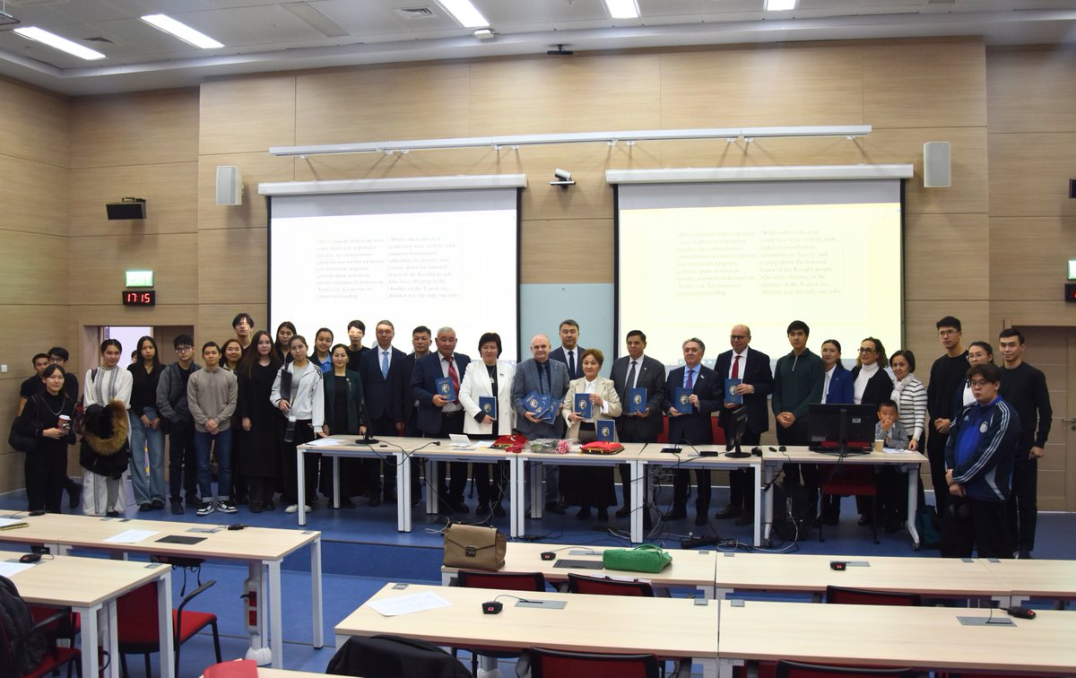 NU_Library_NU's tweet image. 🎉🌍📚 On Nov 20, 2024, the #NULibrary hosted an event honoring Akhmet Baitursynuly, with the presentation of his 5-volume Akhmet. Complete Academic Collection. This donation enriches the library’s resources, deepening the university’s connection to #Kazakhulture and education.