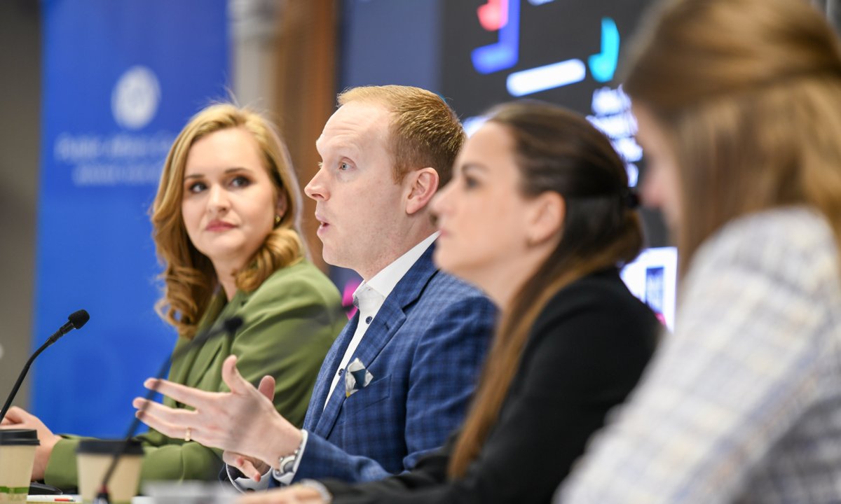 At #STRIDESummit24, <a href="/JuliaManch/">Julia Manchester</a> <a href="/thehill/">The Hill</a>, <a href="/Schindss/">Rachel Schindler</a> <a href="/PunchbowlNews/">Punchbowl News</a> &amp; <a href="/afshop/">Anthony Shop</a> <a href="/SocialDriver/">Social Driver</a> emphasized "faces are the new logos." If you want your message to stand out, put a face to it and elevate multiple voices whenever you can.