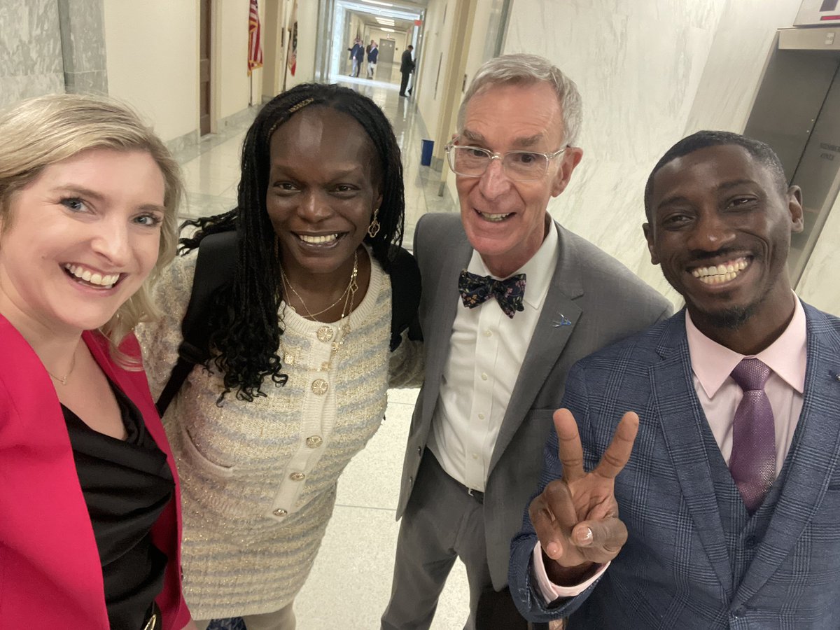 LFG! 💪 #SAFECantWait #SAFEBankingNow #SAFEBanking 

(also we got to randomly meet <a href="/BillNye/">Bill Nye</a> and I think he’d agree!)