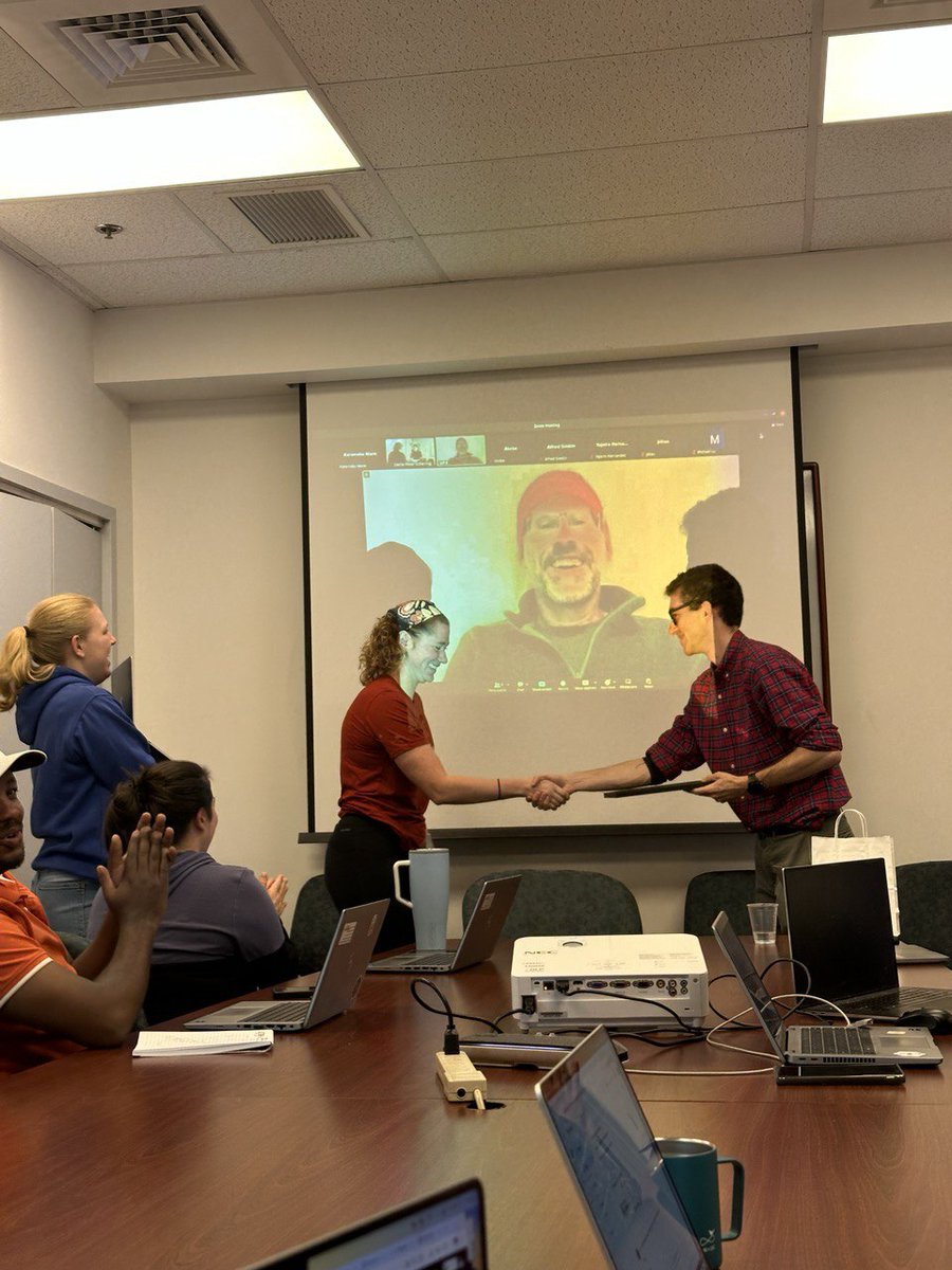 BrownCCMB's tweet photo. Congrats to CCMB PhD student Neeva Young, advised by Jeff Bailey, on their first first-author paper! Our students celebrated Neeva's achievement during their lab meeting this week. https://t.co/gswN986s2B https://t.co/oKZPx3c83D