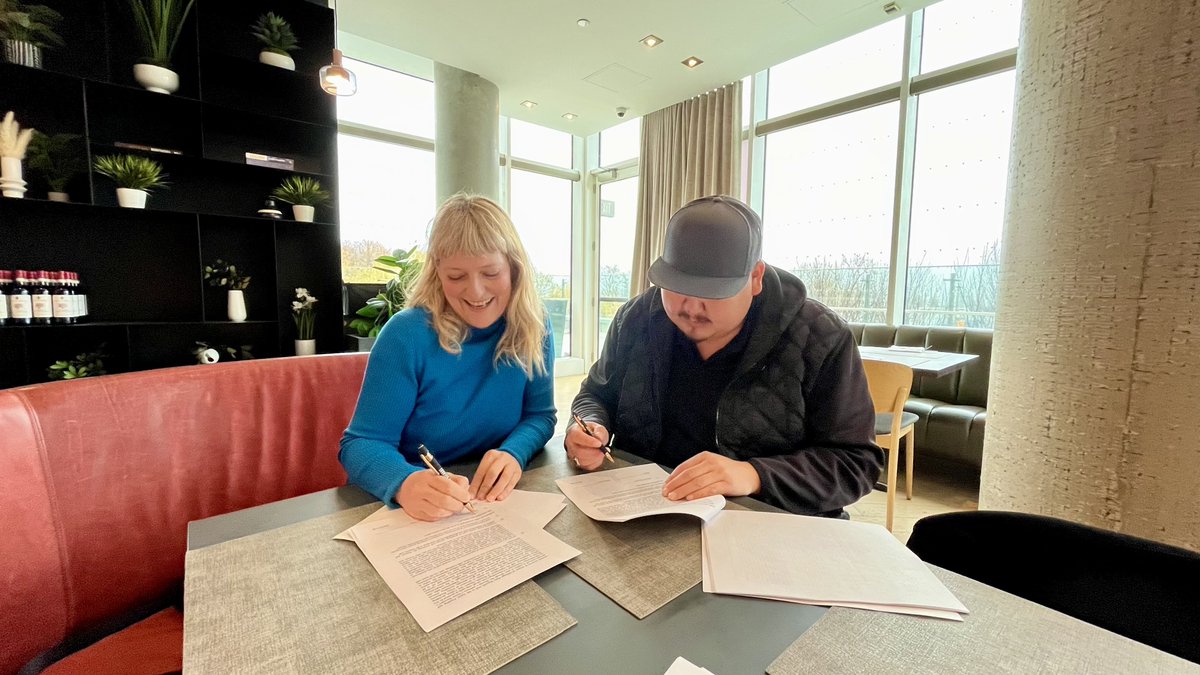 Six Shooter Records (@sixshooterr) on Twitter photo Hooray! Officially stepping into the next chapter with <a href="/WilliamPrince/">William Prince</a>, we’re so happy to have him be a part of our label family. Cheers to our ongoing partnership and sharing more of his music out to the world 🥂 Hooray! Officially stepping into the next chapter with <a href="/WilliamPrince/">William Prince</a>, we’re so happy to have him be a part of our label family. Cheers to our ongoing partnership and sharing more of his music out to the world 🥂