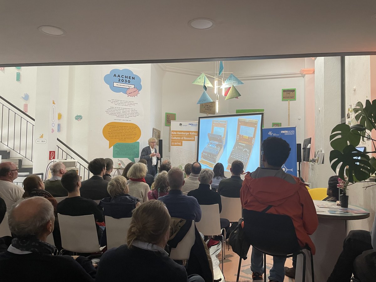 CoRe_RWTH's tweet image. 🙌Full house last night at the OecherLab for Jack Copeland's talk on #AlanTuring, #ArtificialIntelligence and the #ImitationGame, followed by a lively fireplace chat with @HolgerHoos discussing the overlap between Turing's legacy and the challenges of modern AI.