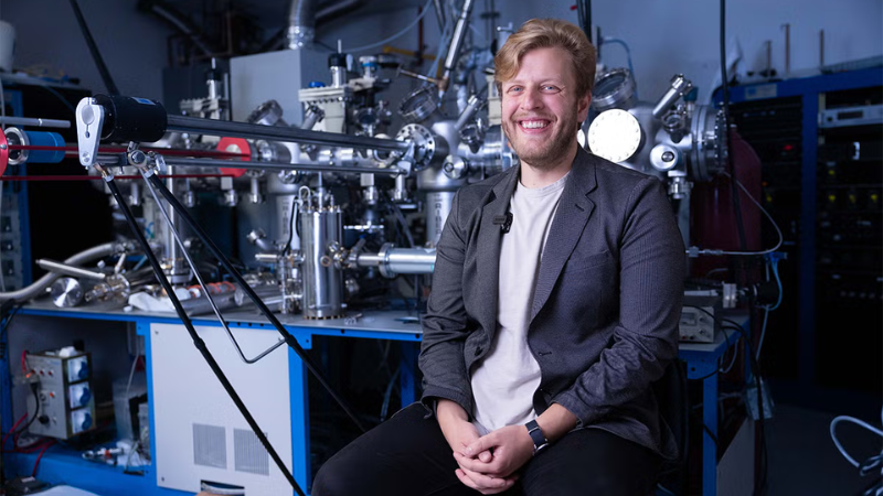 TeamOrlandoNews's tweet image. The @USArmy recently granted $1 million to @UCF to develop a compact semiconductor light source that will operate on the ultraviolet C wavelength.

#laser #disinfection #investment

To learn more about this grant, click below: 
teamorlando.org/u-s-army-award….