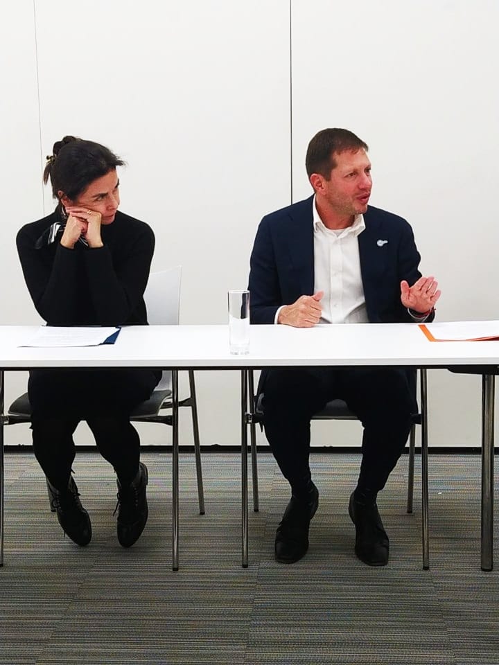 Embajadora Navarrete participa en la firma del Memorándum de Entendimiento entre
<a href="/h2_chile/">H2Chile</a> y <a href="/H2Europe/">Hydrogen Europe</a>.