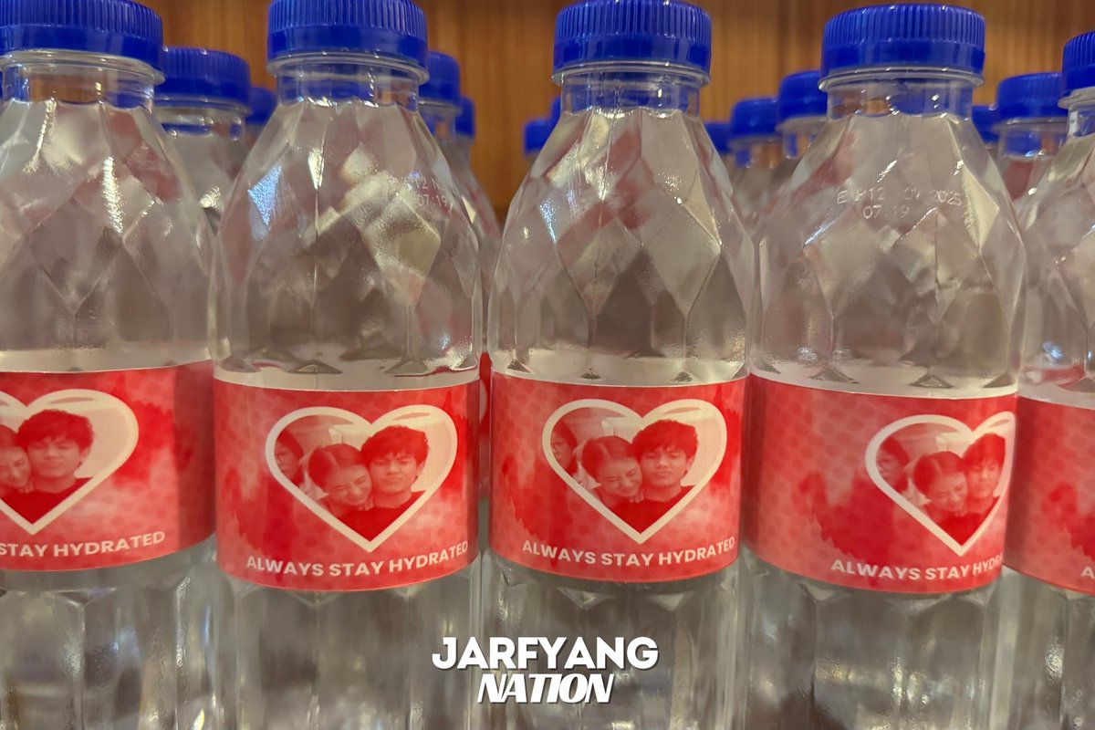 JarFyangNation1's tweet photo. stay hydrated, littles! water’s ready for everyone✨

#JarFyang | #RTSWU https://t.co/CBQNP2bzBt