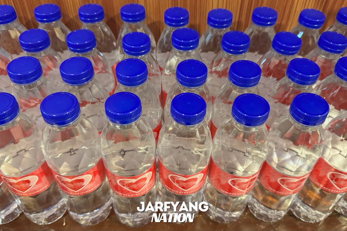 JarFyangNation1's tweet photo. stay hydrated, littles! water’s ready for everyone✨

#JarFyang | #RTSWU https://t.co/CBQNP2bzBt