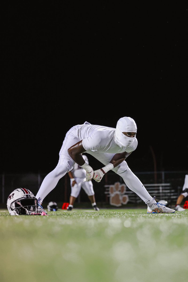 Full Senior Stats ‼️

(Played Safety 12-13 games)

OLB/SS Hybrid
80 tackles 
5 TFL
1 Sack
6tds 
5 INT ( 1 Pick Six)
4 Pass deflect
3 hurries 

hudl.com/v/2Q3xXm