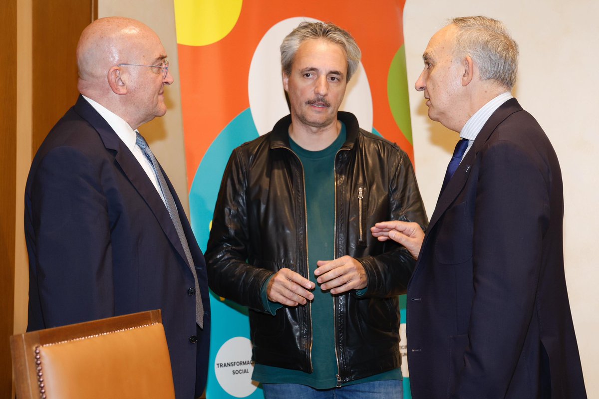 AyuntamientoVLL's tweet image. III Congreso Internacional #TransformAcción y #ParticipAcción.

El alcalde, @JesusJCarnero, participa junto a la delegada de @jcyl, @raquelalonsoher, y el diputado Alfonso Romo, en la presentación del informe ‘La Transformación Social y Educativa en Distritos Vulnerables de CyL’.