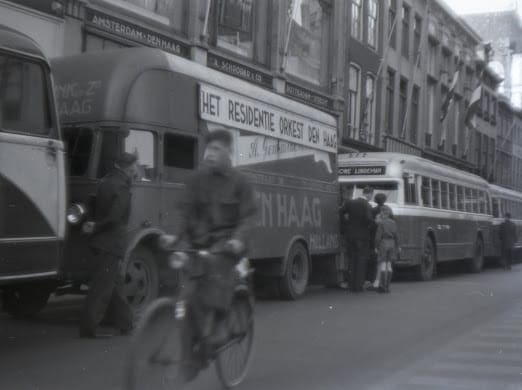 Colette feliciteert het <a href="/ResidOrkest/">Residentie Orkest</a>
Hoera! 120 jaar!🎻🎶

In onze boekenbergen deden we onlangs een bijzondere vondst. Een map met negatieven van iemand die veel voor het #Residentieorkest heeft betekend. Foto's die nog nooit eerder zijn vertoond.

Binnenkort meer! 
Voorproefje:
