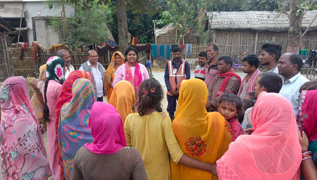 supaul_lsba's tweet image. #हमारा शौचालय हमारा सम्मान अभियान अन्तर्गत #प्रखंड समन्वयक सुपौल के द्बारा #CLTS ट्रिगरिग कर #शौचालय निर्माण,मरम्मती एवं सौन्दर्यीकरण हेतु सामुदाय को जागरूक किया गया। 
@dm_supaul @LSBA_Bihar @swachhbharat @himanshu_ias @rajeevjauhari1 @rajeshkbas42 @SumanlalKarn