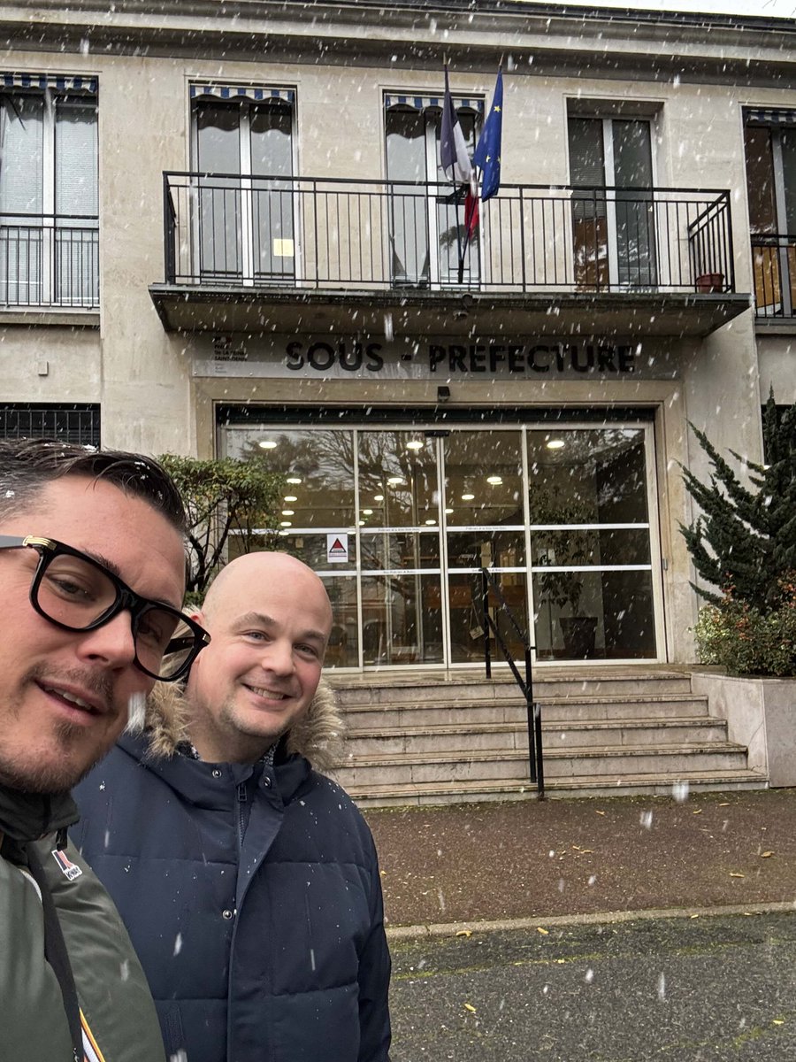 Construire l’innovation sociale de notre territoire ✨

En tant que Président de la Mission Locale Paris Terres d’Envol, j’ai eu l’honneur de participer aujourd’hui à une réunion de travail avec Madame Magali Daverton, Sous-Préfète du Raincy et <a href="/RCharlopin/">Romain Charlopin ✨💻</a> directeur de la <a href="/ML_PTE/">Mission Locale Paris Terres D'Envol</a>