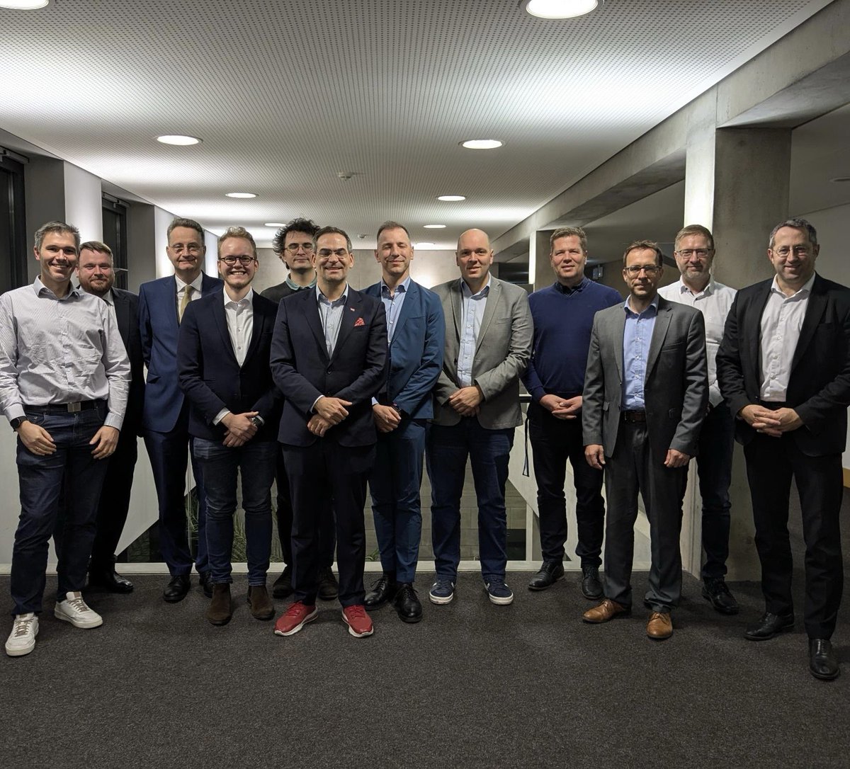 Dr. Hartmut Schubert (@cio_thueringen) on Twitter photo <a href="/CIO_Thueringen/">Dr. Hartmut Schubert</a> begrüßte heute die österreichische Delegation im Thüringer Landesrechenzentrum.
Die eigene Verwaltungscloud ☁️des Freistaats könnte zum Vorbild für eine österreichische Verwaltungscloud werden.
Weitere Infos unter:
⬇️⬇️⬇️
finanzen.thueringen.de/aktuelles/medi…
(TCIO) <a href="/CIO_Thueringen/">Dr. Hartmut Schubert</a> begrüßte heute die österreichische Delegation im Thüringer Landesrechenzentrum.
Die eigene Verwaltungscloud ☁️des Freistaats könnte zum Vorbild für eine österreichische Verwaltungscloud werden.
Weitere Infos unter:
⬇️⬇️⬇️
finanzen.thueringen.de/aktuelles/medi…
(TCIO)