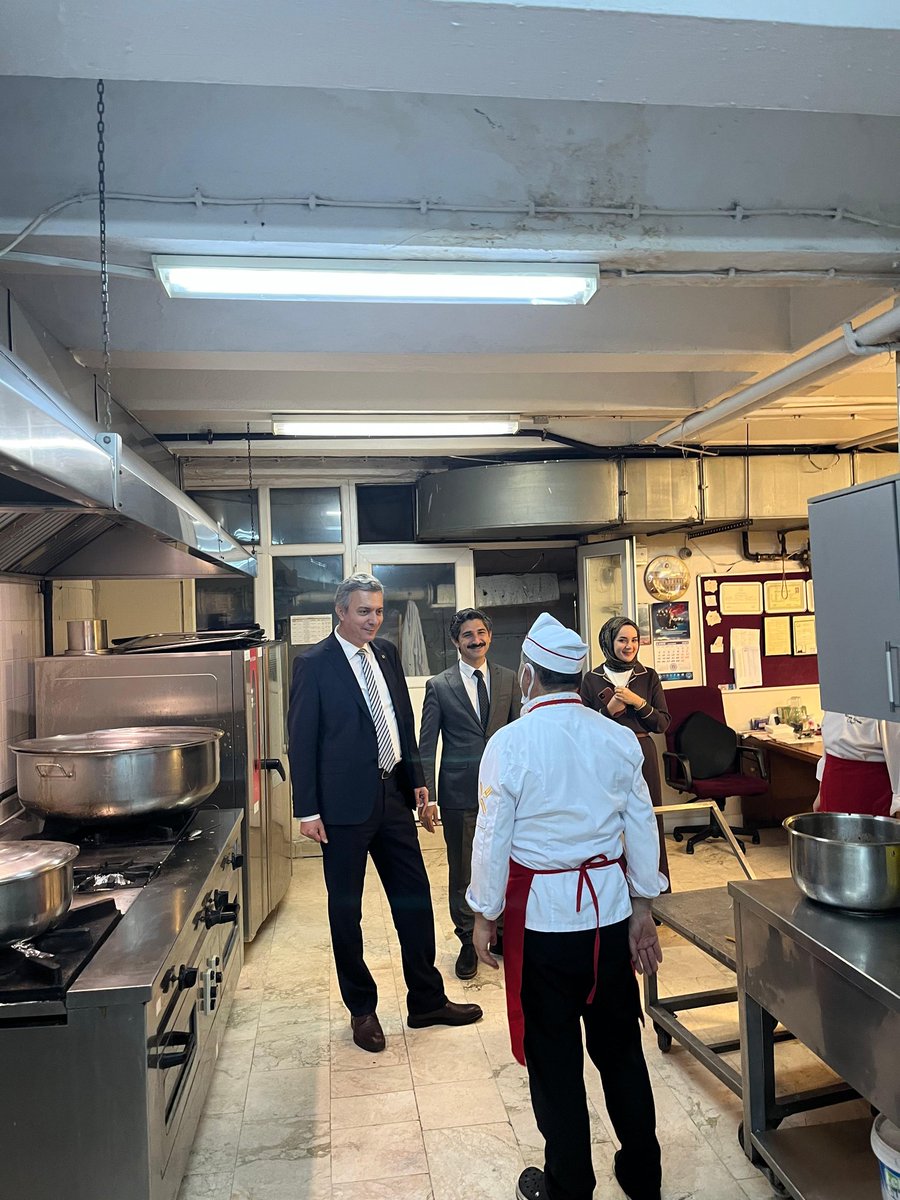 cal1850resmi's tweet photo. İdari-Mali İşler ve Pansiyonlar Dairesi Başkanımız Sn. Selman Küçük okulumuz pansiyonunu ziyaret etti. Rehberliğinden ve desteklerinden ötürü kendi nezdinde tüm başkanlık personeline teşekkür ediyoruz. https://t.co/kvnxAgwf22
