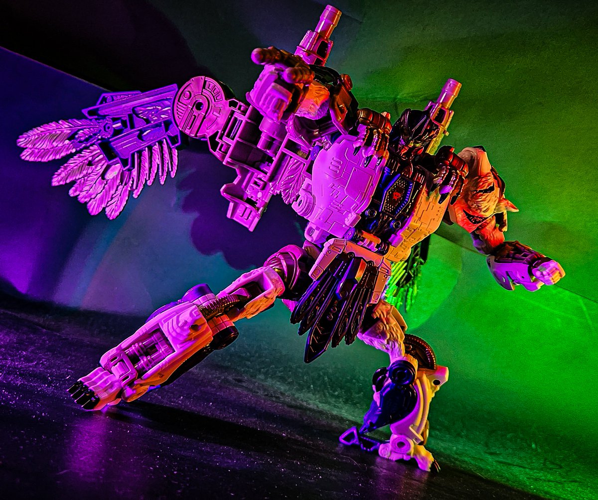 SpencerButlerVA's tweet photo. When two Maximals love each other very very much, they get abducted by interdimensional aliens and fused into an elemental amalgamation.
#Transformers #Tigerhawk #Toyphotography https://t.co/3PlntUlNrc