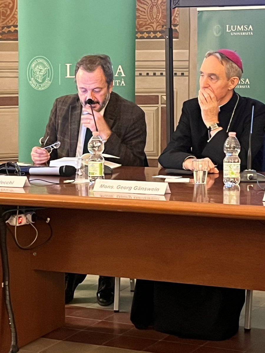 LVaticana's tweet photo. 21 novembre Presentazione #OperaOmnia Mons. Ganswein: Benedetto XVI diceva “voglio difendere la fede dei semplici fedeli contro l’arroganza intellettuale” https://t.co/hs3CBWreE3