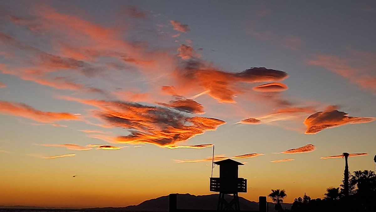 Atardecer de otoño!! Feliz tarde😘