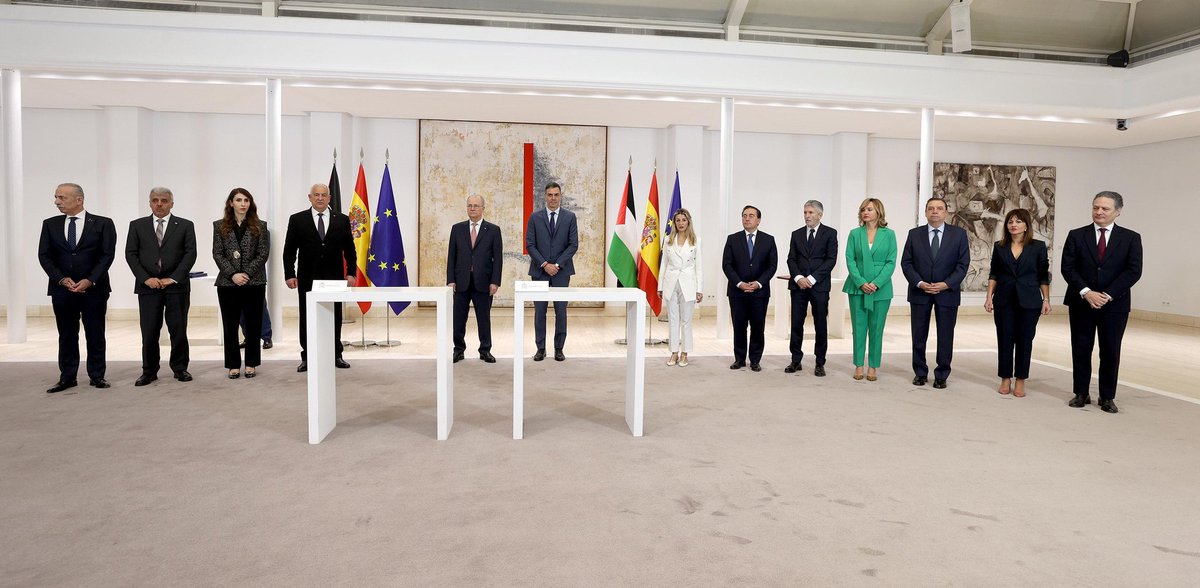PalestinePMO's tweet photo. Prime Minister Mustafa, Spanish Counterpart Sánchez chair first meeting of Palestinian-Spanish Joint Ministerial Committee held today in Madrid.

🌐 https://t.co/YGA5SpypDK https://t.co/1OQ2sCKdar