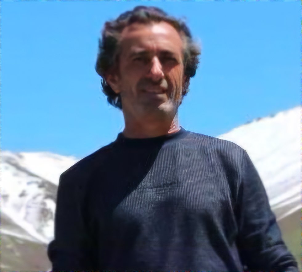 Esenyurt İlçe Eşbaşkanlarımız Rojda Yılmaz ve Abdullah Arınan bugün çıkarıldıkları mahkemede keyfi olarak tutuklandı. Yargıyı kendi çıkarı için kullanan iktidar, hukuk ilkelerini çiğnemeye devam ediyor. Düşman hukuku yürüten bu anlayış mutlaka kaybedecektir.