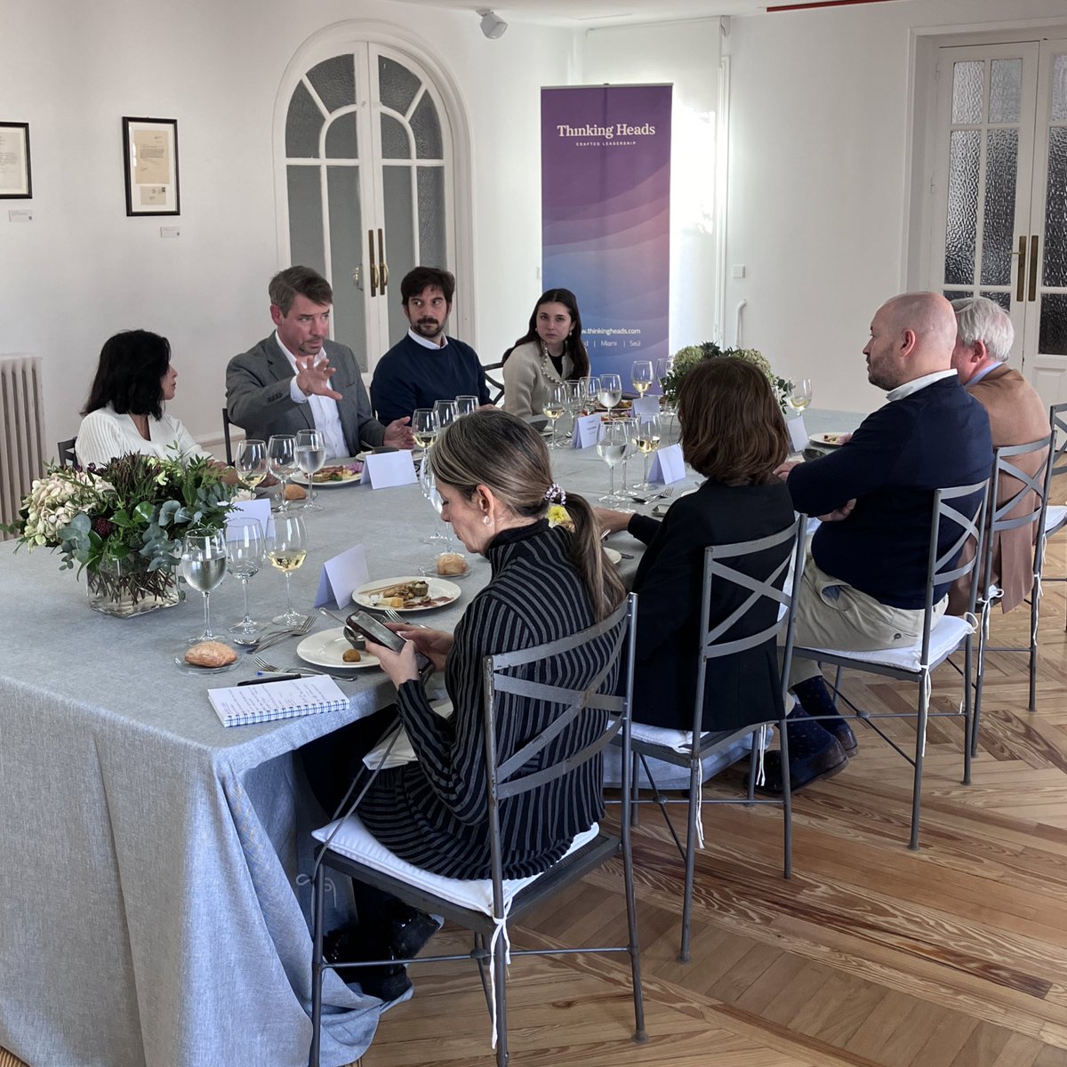 🇺🇸 #Descifrando5N | Hoy hemos celebrado en nuestras oficinas un almuerzo exclusivo con <a href="/BrettBruen/">Brett Bruen</a>, presidente de @GlobalSitRoom y experto en #asuntospúblicos, para comentar la incidencia de la nueva administración Trump sobre aspectos clave para la Unión Europea.