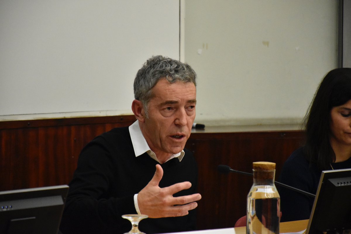 Conferência "Plataformas e atores: integrar inovação, enfrentar desafios"

Amilcar Correia do Jornal Público afirmou que "a inovação é o parente pobre" no jornalismo e que os meios de comunicação acabam por privilegiar  meios tradicionais. 

#8COBCIBER