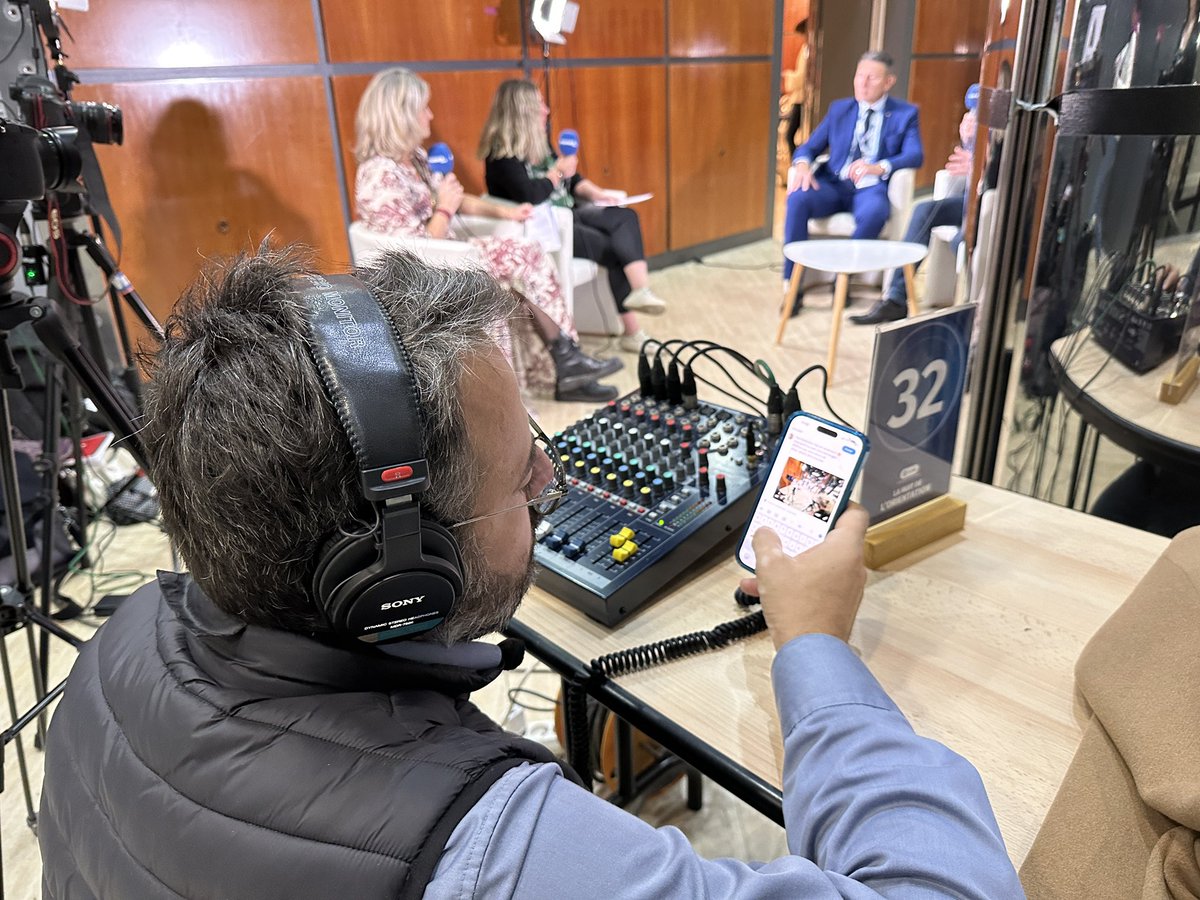 .<a href="/Var_Matin/">Var-matin</a> tourne Territoire Éco Var au <a href="/touloncongres/">ToulonPalaisNeptune</a> où se déroule la nuit de l’orientation organisée par la <a href="/CCIduVar/">CCI Var</a> Avec <a href="/guilhemricavy/">Guilhem RICAVY</a> à la console son et aux réseaux sociaux <a href="/mcberenger/">Marie-Cécile Bérenger</a> <a href="/amandroussel/">Amandine Roussel</a> <a href="/lorisbiondi/">Loris Biondi</a>