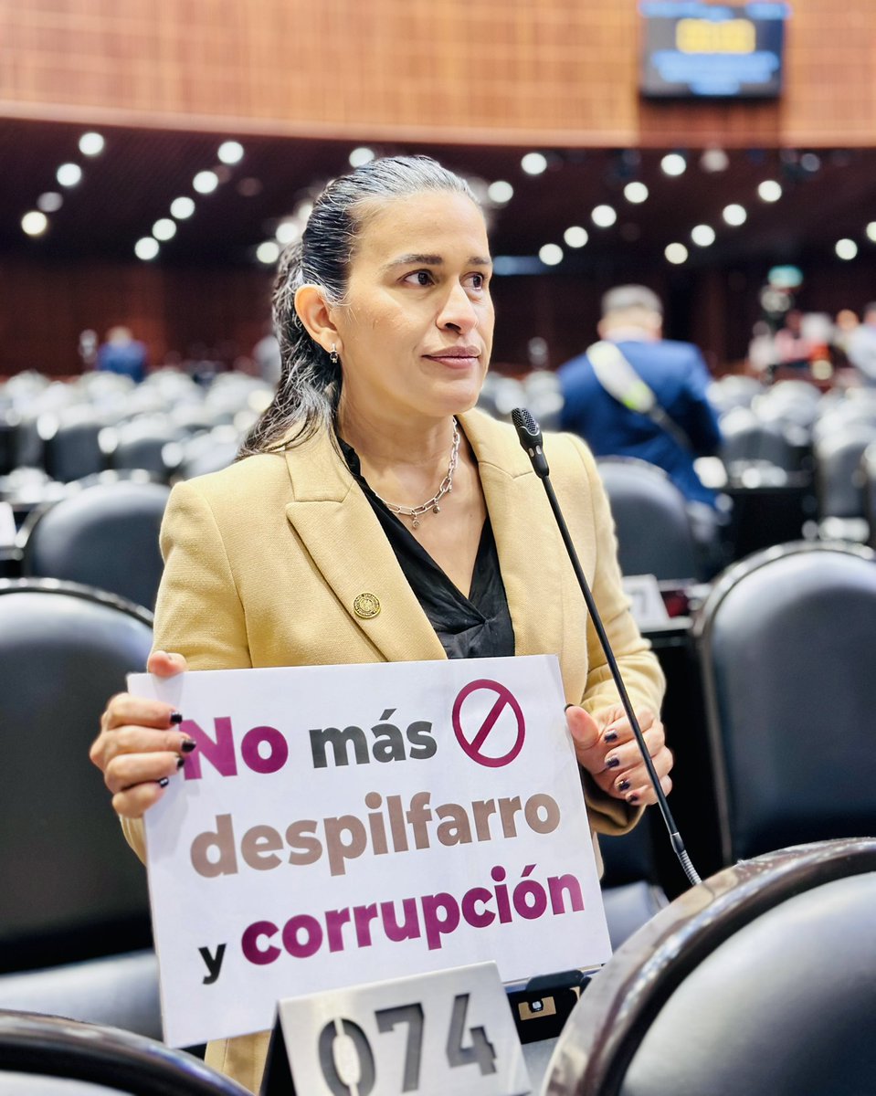 ArmentaMag14966's tweet photo. ¡Amigos! 🙋🏻♀️
Les comparto que seguimos en la reanudación de la Sesión Ordinaria en materia de Simplificación Orgánica.
#EsTiempoDeMujeresTransformadoras #diputadafederal #mao #dtto3 #Cosoleacaque #CamaraDeDiputados https://t.co/R5AbYzUEPs