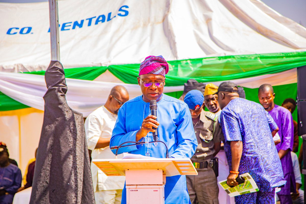 seyimakinde's tweet photo. We flagged off the construction of the Eruwa Agribusiness Industrial Hub today. This hub which will be constructed on the existing 3,250-hectare Eruwa Farm Settlement, will be styled after the Fasola Agribusiness Industrial Hub.

The Eruwa Hub will have mechanised crop production and livestock ranching facilities, processing and warehouse facilities, a resort to promote agritourism and residential houses for workers.
