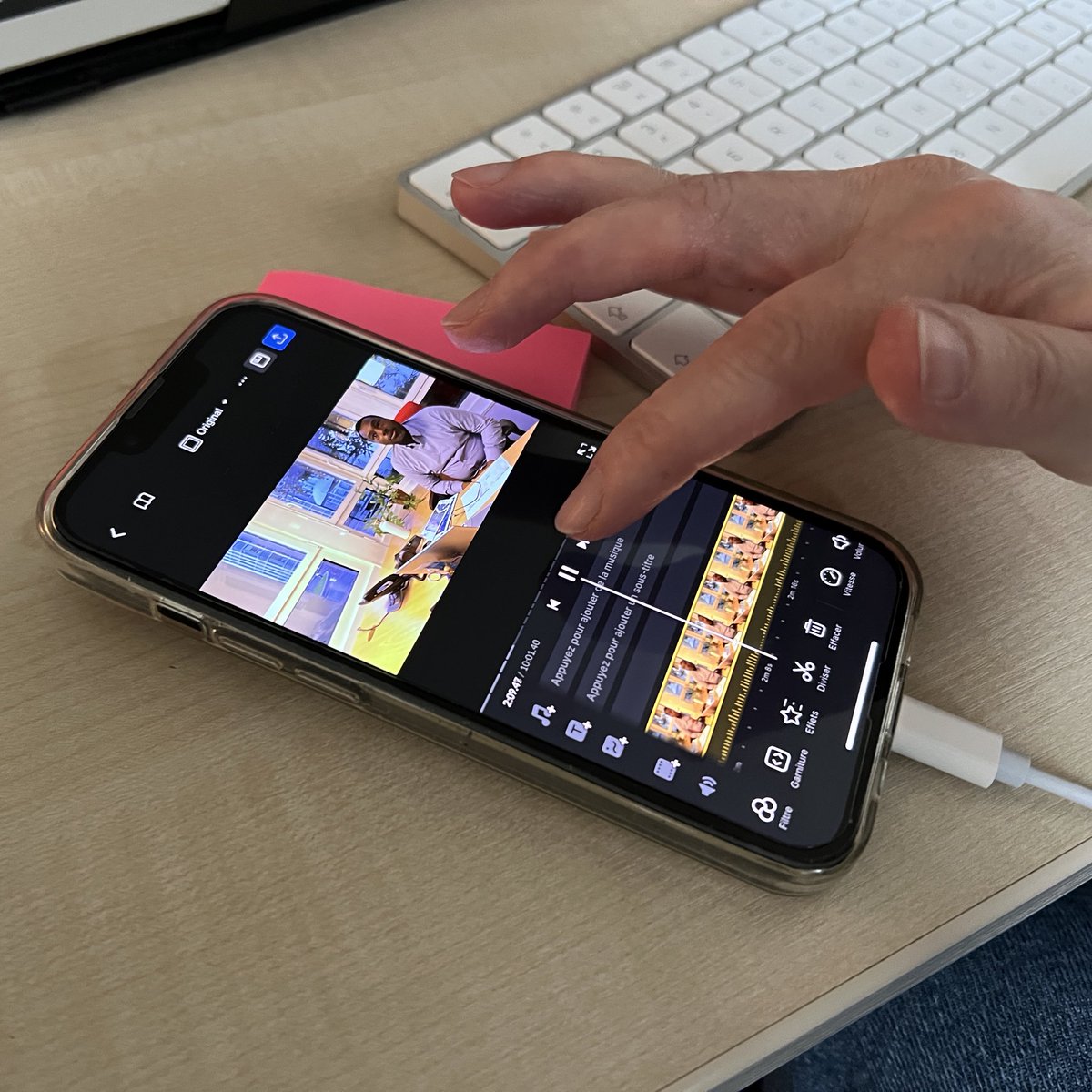Une formation « smartphone &amp; video » a été animée par <a href="/Christian_Dury/">🅒hristian 🅓ury @christian-dury.bsky.social</a> (<a href="/mshlyon/">MSH Lyon St-Etienne</a>) à destination de quelques personnels de la direction de la communication <a href="/CNRS/">CNRS 🌍</a>. 2 jours pour aborder le tournage et le montage sur #smartphone ⏱️