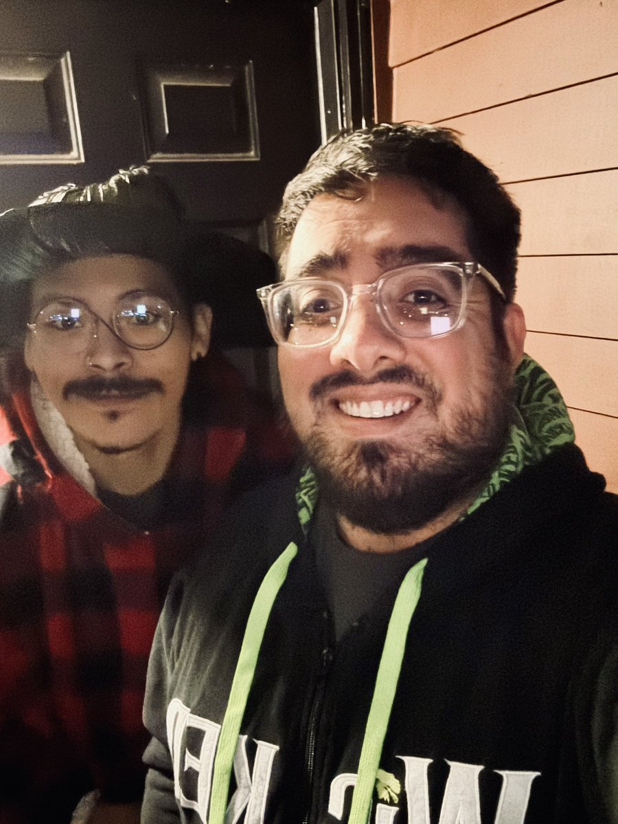 Roddypatt's tweet photo. Here to report I saw WICKED with @SergioWhovian18 last night and it was amazing!!! https://t.co/m5OfRMEWY5
