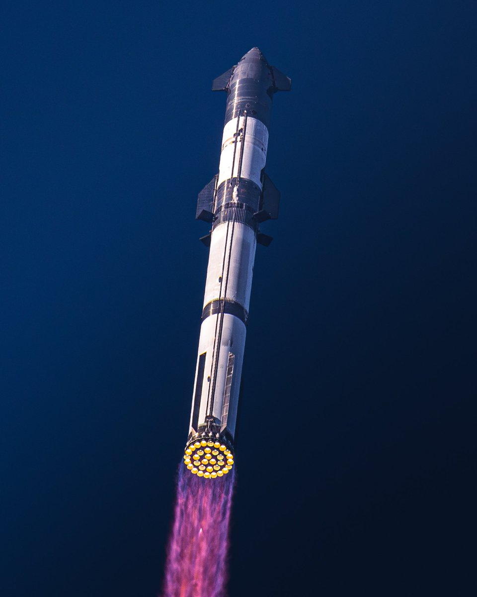 interstellargw's tweet image. For those asking for the wallpaper version, enjoy.