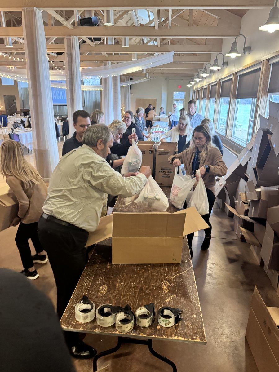 FASTequip's tweet image. It’s always a rewarding day when we come together to support a United Way of Douglas &amp;amp; Pope Counties initiative. Even better, connecting with fellow community champions while making a difference! 
#CommunitySupport #UnitedWay #MakingADifference #GivingBack