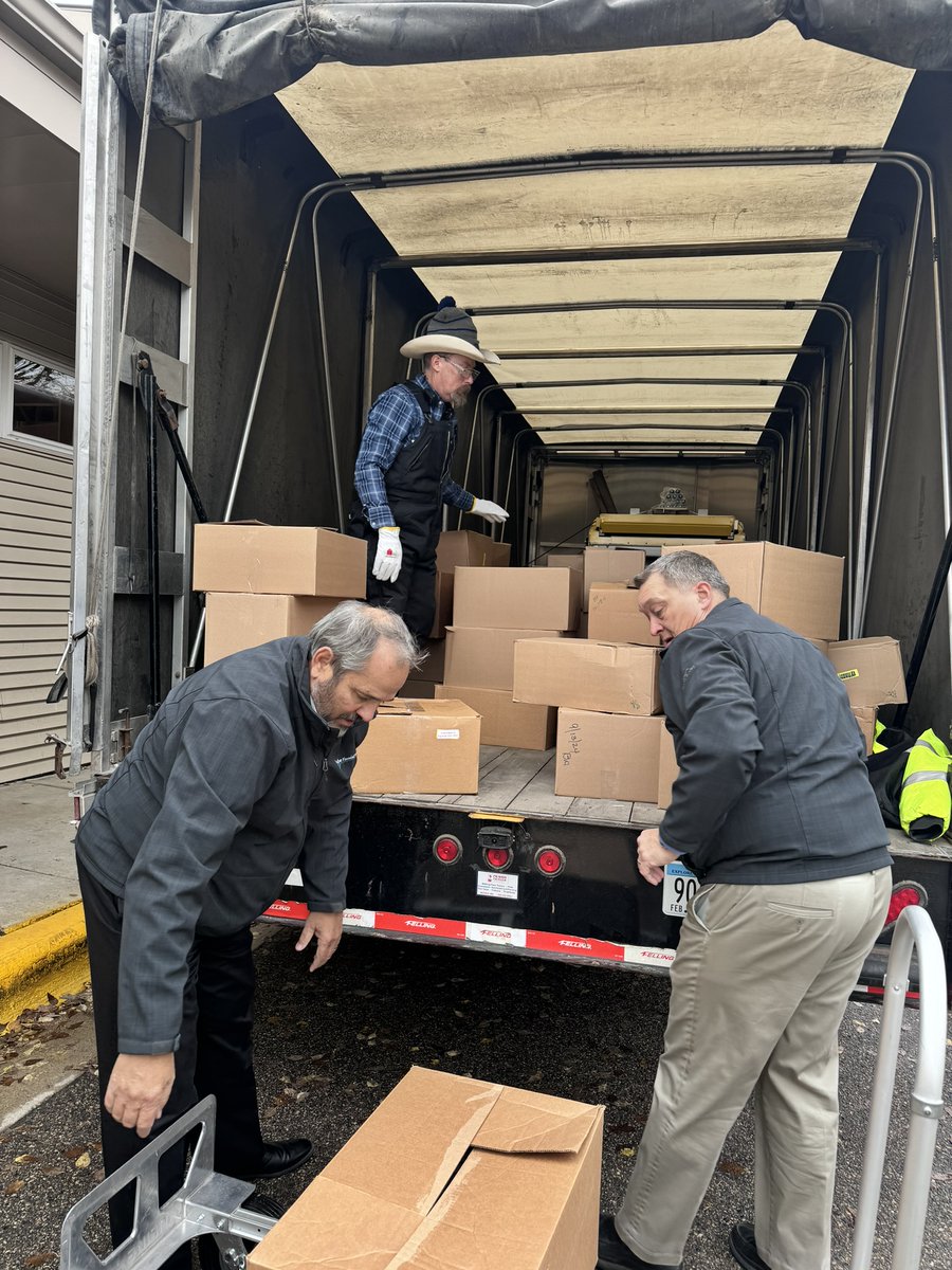 FASTequip's tweet image. It’s always a rewarding day when we come together to support a United Way of Douglas &amp;amp; Pope Counties initiative. Even better, connecting with fellow community champions while making a difference! 
#CommunitySupport #UnitedWay #MakingADifference #GivingBack