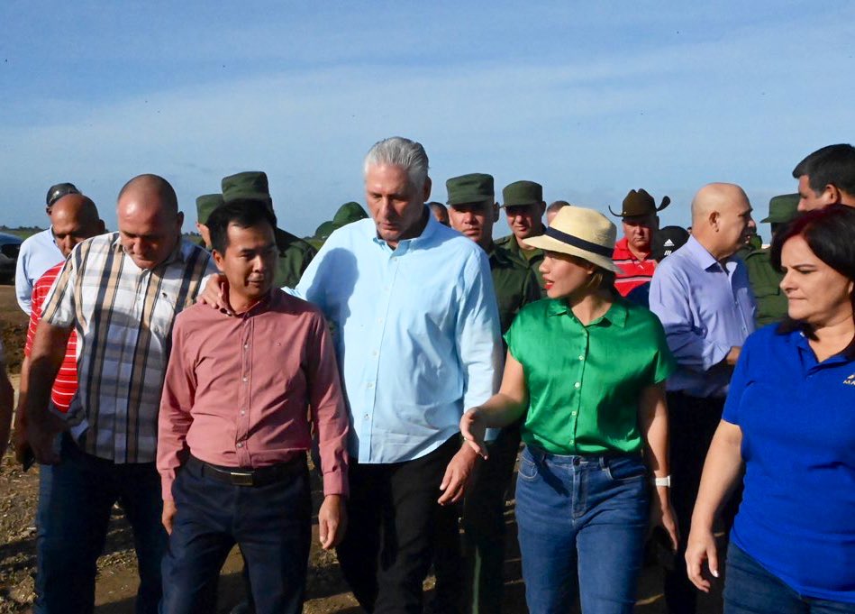 DiazCanelB's tweet photo. Estamos en Los Palacios, Pinar del Río. A la par de las visitas a las provincias afectadas por los huracanes, seguimos recorriendo municipios e intercambiando con nuestro pueblo. Muy buenas experiencias estamos conociendo aquí. A grandes problemas, grandes soluciones. #SíSePuede https://t.co/x1KLsqPNsT