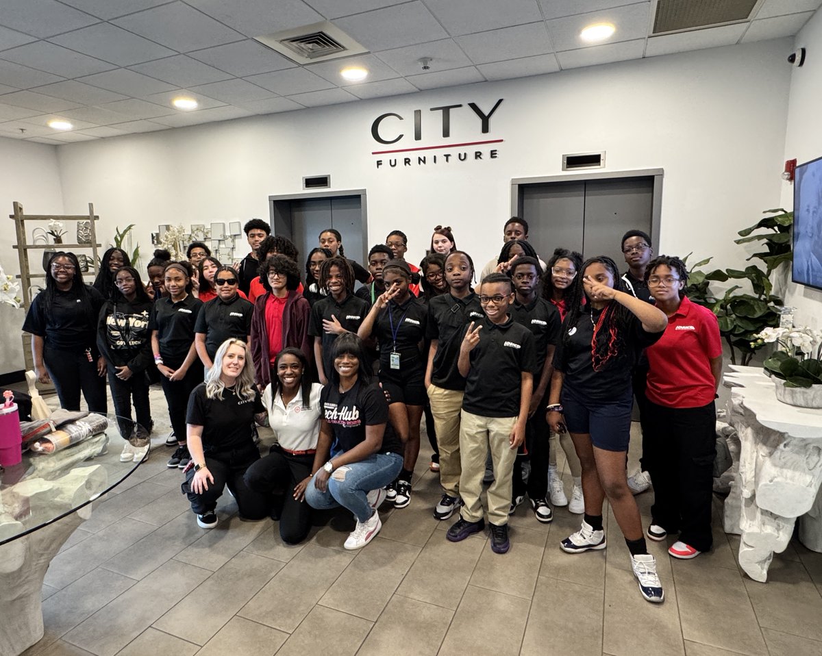 Rebecca Bakels tweet media