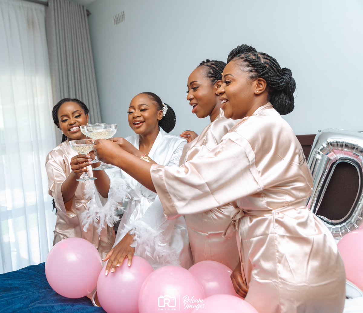 RolcamImages's tweet photo. Happiness is best makeup you can wear on your wedding day

#HararePhotographer #NikonZ9 #HarareWedding
#ZimPhotography #Nikon #ShotOfTheDay
#ZimWeddings #VenueUmwinzi 
#WeddingPhotographer https://t.co/BC3I9SIPlH