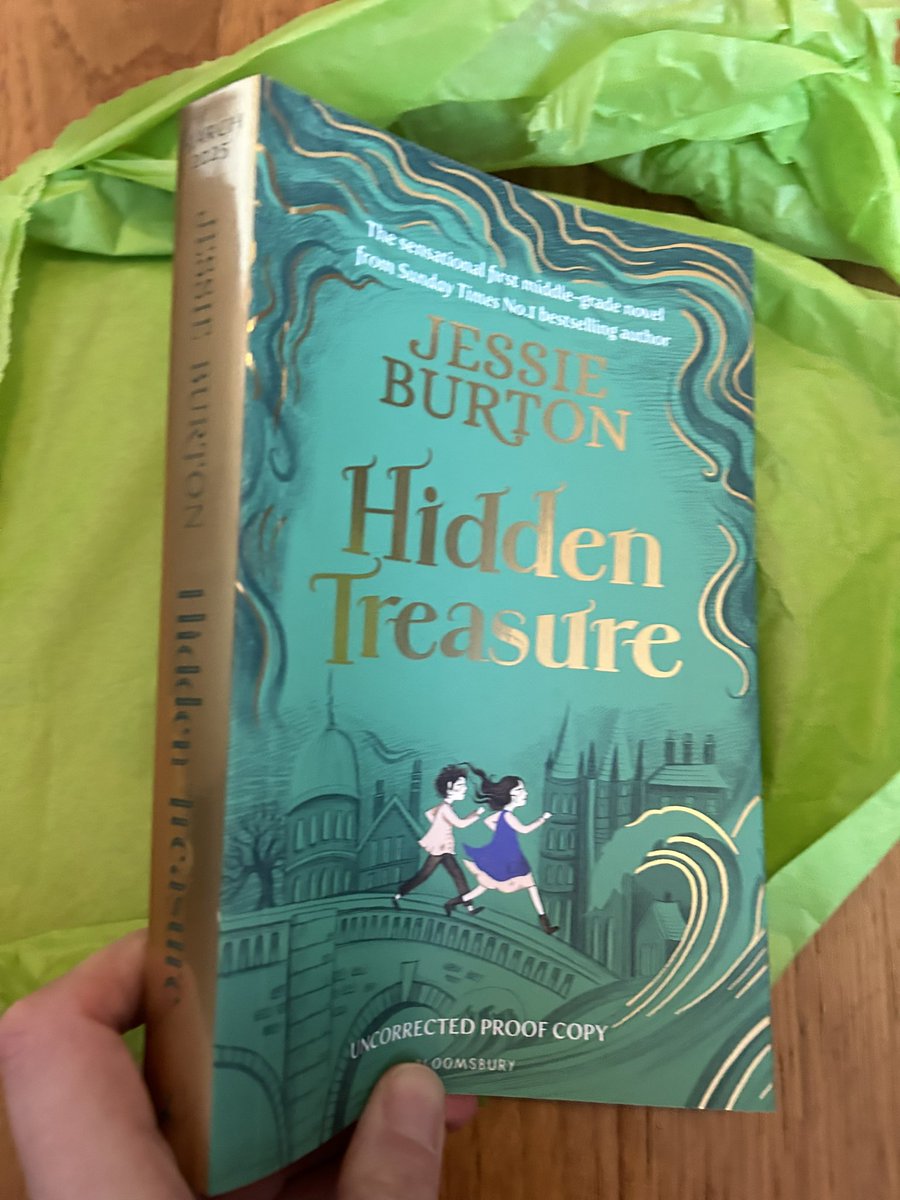 booksfortopics's tweet image. 👑 SUPER EXCITED to get our hands on an early copy of Hidden Treasure - the first middle grade novel from Jessie Burton, coming March 2025z

Thanks @KidsBloomsbury @TheEmilyRose 🙌🥳📚 #ad #hiddentreasure